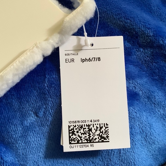 iPhone 6,7,8 fuzzy phone case from H&M - Picture 3 of 3